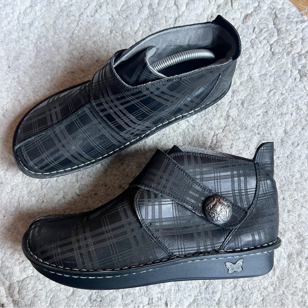 Alegria: Women's Black Caiti Plaid To Meet You Booties Size 42
